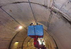 トンネル補修工法 注入状況